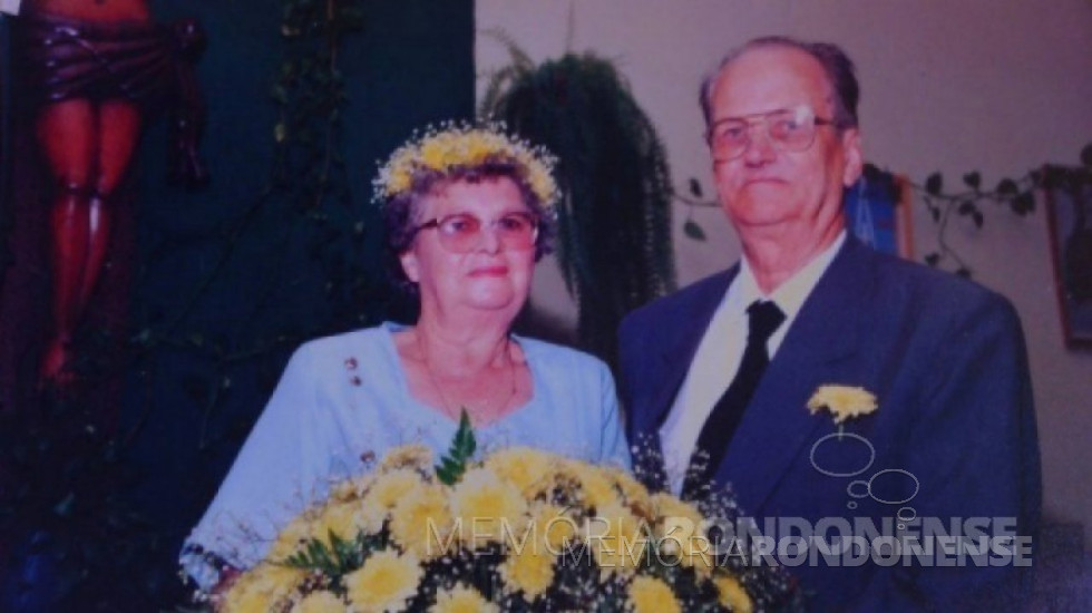 || Casal Elli (nascida Arndt) e Alfredo Krause na comemoração das Bodas de Ouro, na cidade de Pato Bragado, em outubro de 1992.
Imagem: Acervo Clecio Krause - Naranjal - Paraguai - FOTO 17 -