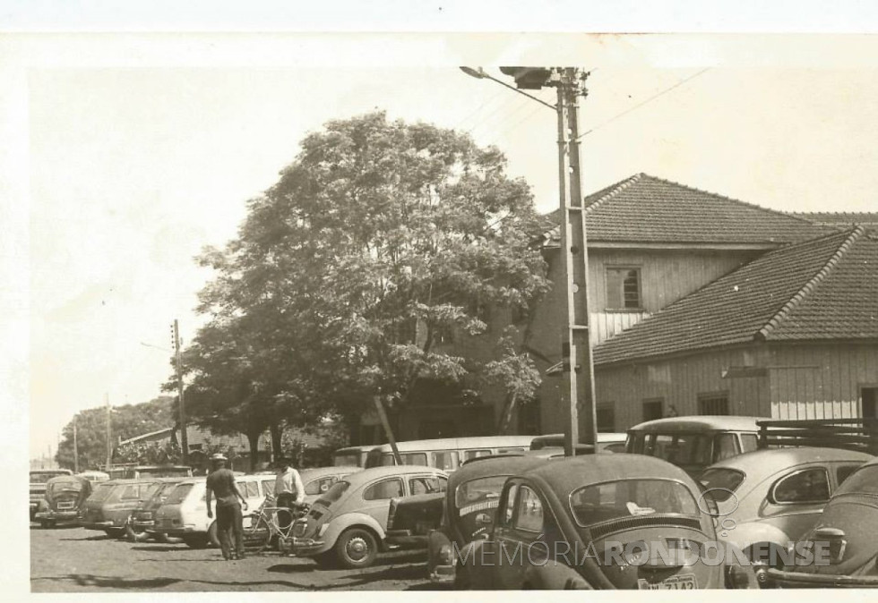 || Antiga sede (pioneira) da Sociedade Cantores Aliança (CLUBE ALIANÇA), à Rua São Paulo, entre as ruas D. João VI e Sete de Setembro, inaugurada em julho de 1961.
Imagem: Acervo Matias Graff - FOTO 7 -