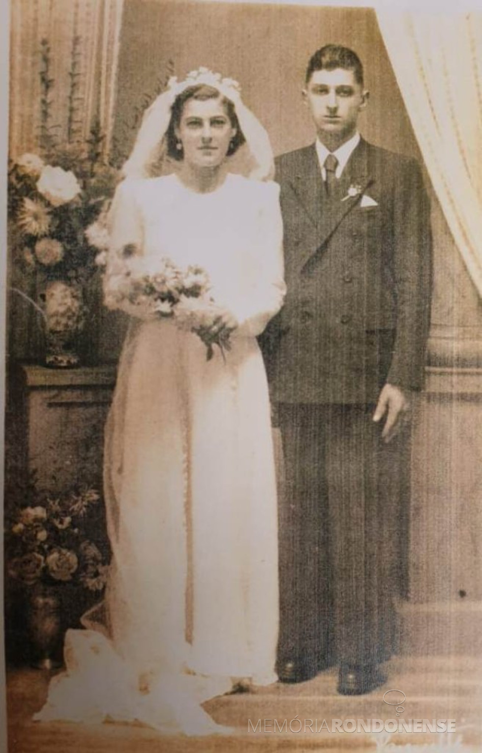 || Casal pioneiro rondonense Terezinha Tonello e Henrique Belle que se casaram em abril de 1945, em Bento Gonçalves (RS).
Imagem: Acervo Vânia Bellé - FOTO 5 -