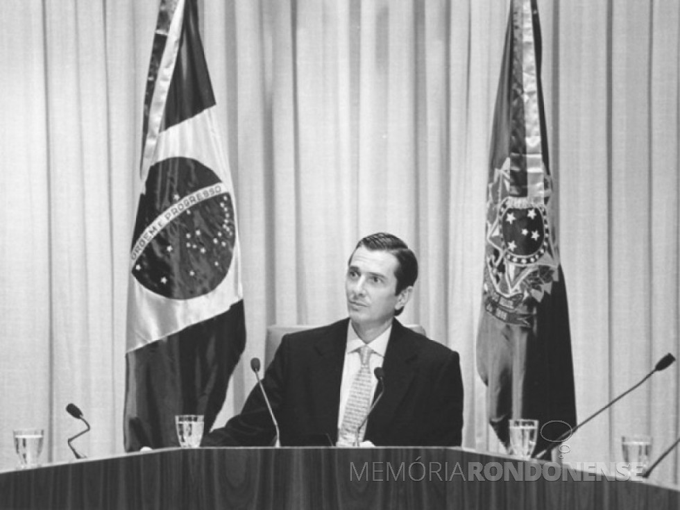 || Presidente Collor em rede nacional de rádio e televisão anunciado o seu pacote econômico, em março de 1990.
 Imagem : Acervo : Revista Época Globo  - FOTO 9 - 