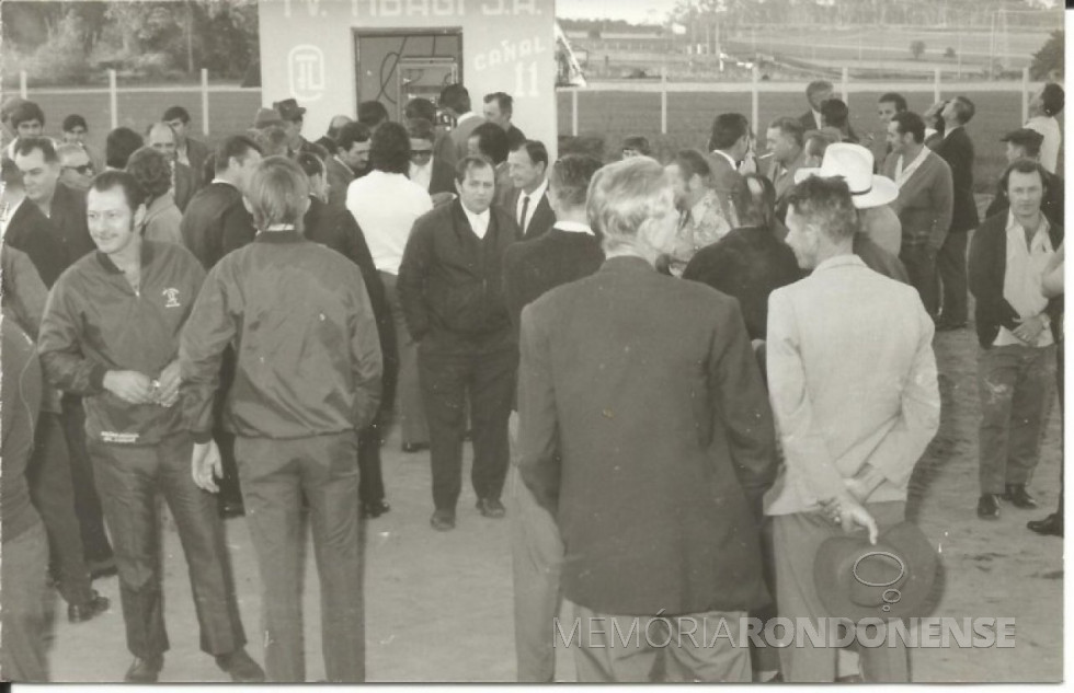 || Solenidade de inauguração da antena repetidora da TV Tibagi, na sede municipal de Marechal Cândido Rondon, próximo ao Clube Concórdia, em junho de 1972.
Imagem: Acervo Valdir Sackser - FOTO 7 -
