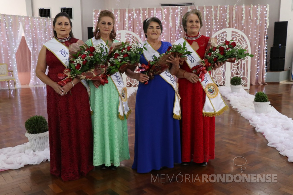 || Concurso de Miss Terceira Idade de Pato Bragado.
Da esquerda à direita: Miss Simpatia, Ana Marlene Kochenborger; 2ª Miss Terceira Idade, Senair Kammer; Missa Terceira Idade, Sueli Kochenborger; e 3ª Miss Terceira Idade, Rose Mary Quiosi.
Imagem: Acervo Imprensa - PM-PB - FOTO 14 -