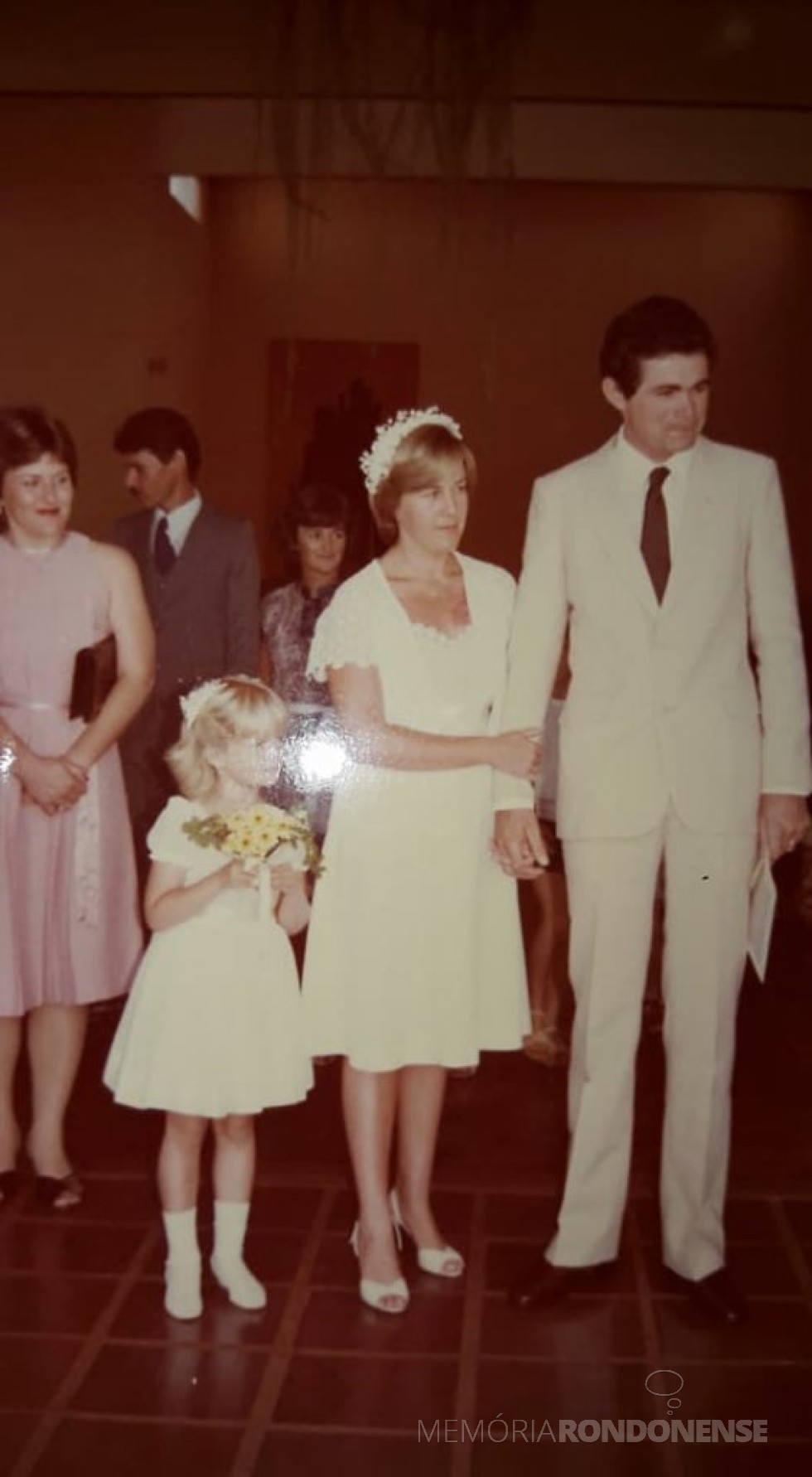 ||Jovens Renate Úrsula Koniecziniak e Karl Isenberg que se casaram em 21 de novembro de 1981. 
Imagem: Acervo do casal - FOTO 4 -