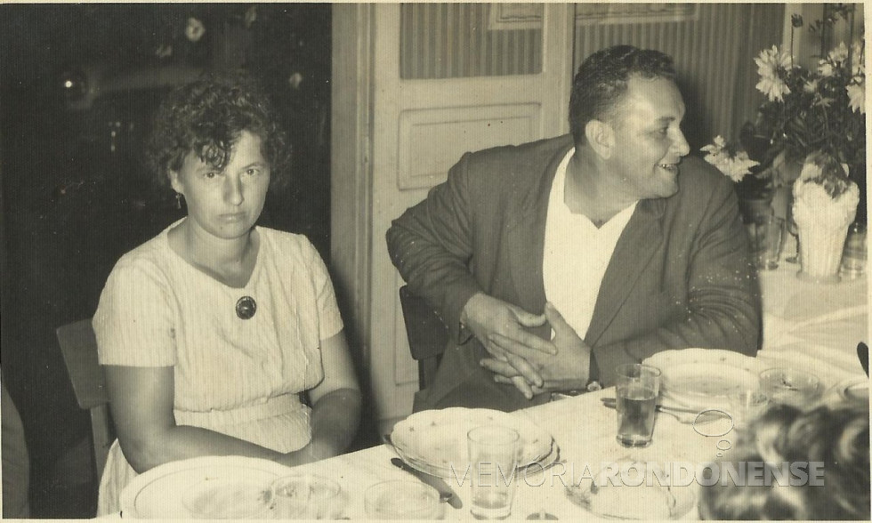 || Pioneiro rondonense Helmuth Koch com a esposa Hilda Zastrow, ele falecido em janeiro de 1994, na cidade de Curitiba.
Imagem: Acervo de Clelia Regina Ritter - FOTO 5 -
