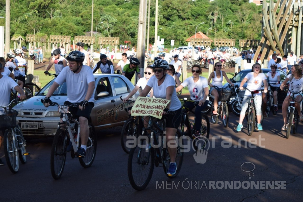 || Ciclistas saindo em passeata no Parque da Lazer Rodolfo Rieger pela recuperação de Renan Francisco Schroeder.
Imagem: Acervo AquiAgora.net - FOTO 11 -