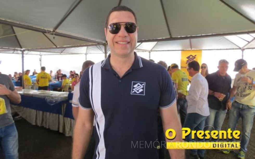 || Atleta olímpico Marcelo Negrão na estande do Banco do Brasil no Parque de Exposições Álvaro Dias, durante a ExpoRondon 2017.
Imagem: Acervo |O Presente Digital - FOTO 20 - 