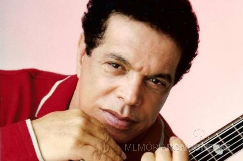 || Cantor Wando, (1945 - 2012), Wanderley Alves do Reis), artista reconhecido por jogar calcinhas para o público feminino em seus shows, que este em Marechal Cândido Rondon, em junho de 1984.
Imagem: Acervo Odia.IG - FOTO 11 -