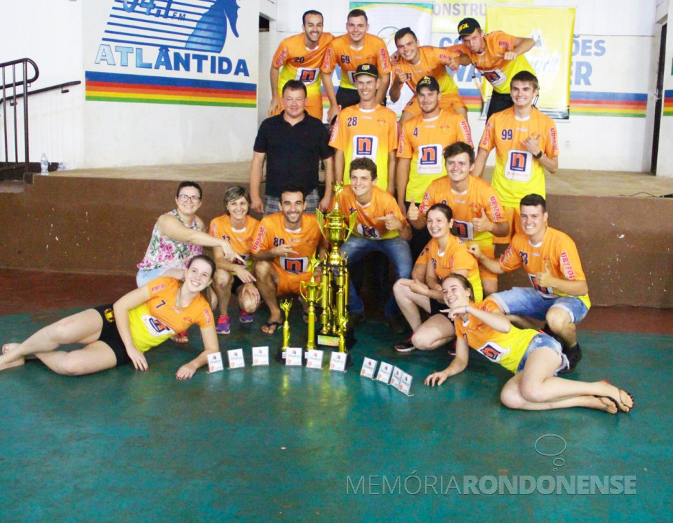 || Atletas do CJC Flor da Serra comemorando a conquista do título de campeão das Olimpíadas ACJC 2018.
Imagem: Acervo Comunicação Copagril - Crédito Jorgiano Rocha - FOTO 16 -