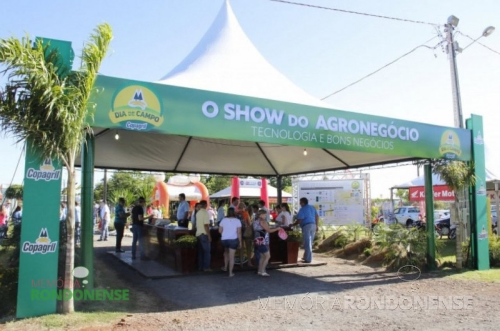 || Hall de entrada do parque do Dia de Campo Copagril 2016. 
Imagem: Acervo Copagril
Crédito: Carina Ribeiro - FOTO 18 -