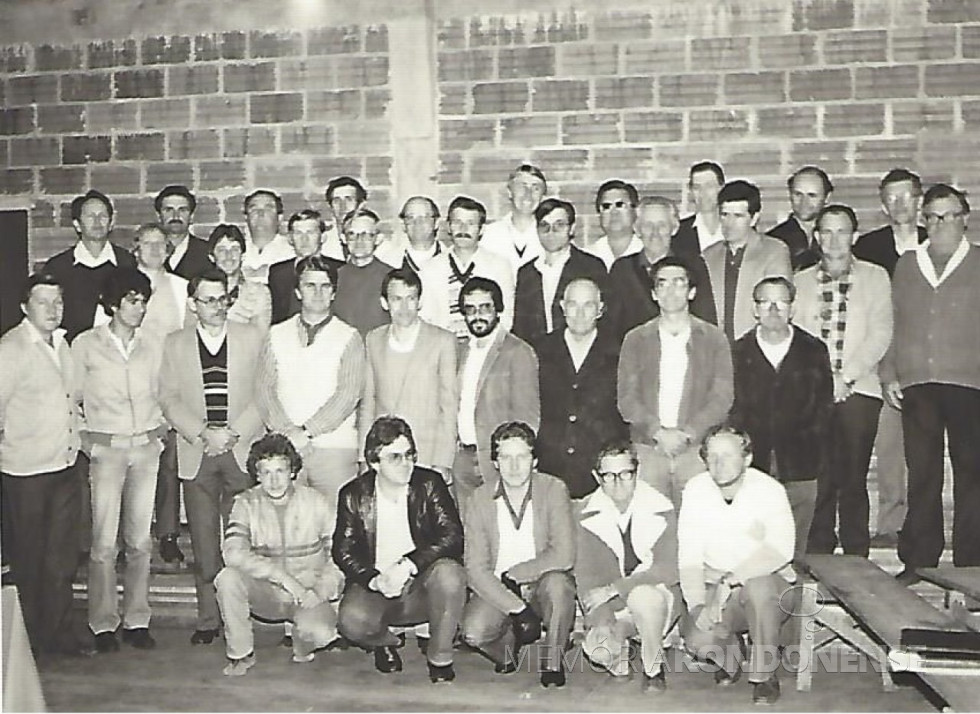 || Grupo dos associados fundadores da então Cooperativa de Crédito Copagril (CREDILAGO), em julho de 1985.
Imagem: Acervo Memória Rondonense - FOTO 7 -