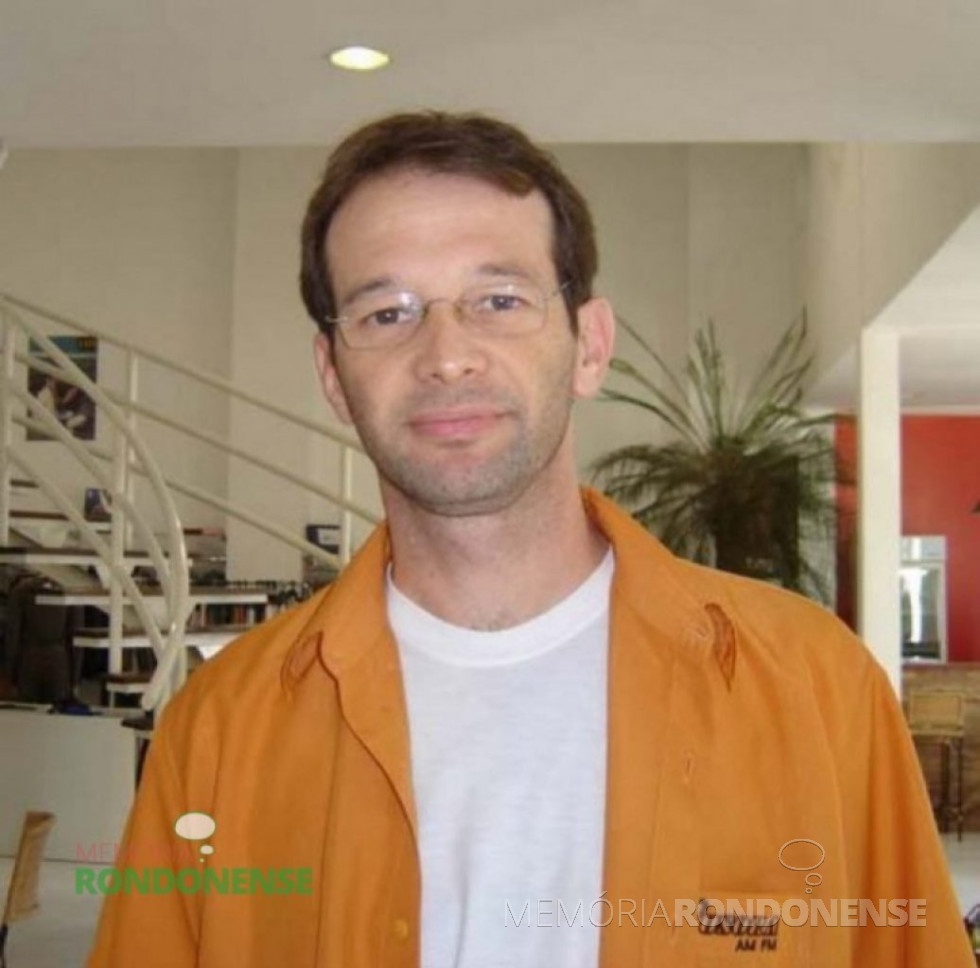 || Comunicador César Reck que começou a trabalhar na Rádio Difusora, em fevereiro de 2009.
Imagem: Acervo pessoal - FOTO 16 -