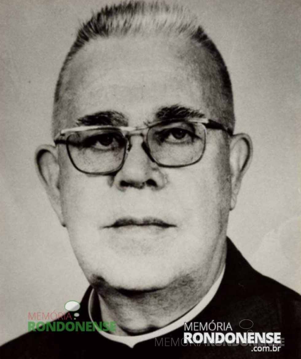 || Padre Antonio Darius SVD, nascido na Alemanha, que assumiu como padre-vigário da Paróquia Sagrado Coração de Jesus, de Marechal Cândido Rondon, em dezembro de 1969.
Imagem: Acervo Memória Rondonense - FOTO 25 -