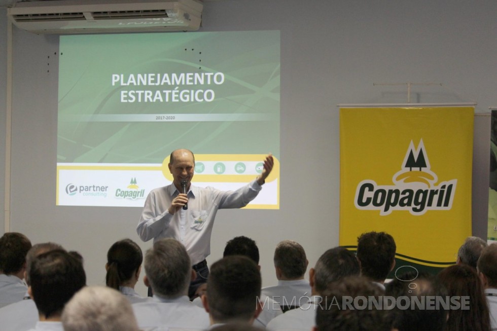|| Ricardo Silvio Chapla, diretor-presidente da Copagril, fazendo lançamento do projeto Rota 50. 
Imagem: Acervo Imprensa Copagril - Crédito: Carina Ribeiro - FOTO 17 - 