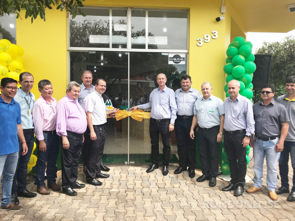 || Solenidade de inauguração da loja agropecuária da Copagril na cidade de Navirái (MS), em março de 2019.
Da esquerda à direita:  Mario Francisco Nelvo, presidente da Associação Comercial de Naviraí; Ricardo Rogério Böck, gerente da unidade da Copagril em Naviraí; Fernando Kamitani, gerente de desenvolvimento econômico de Naviraí; deputado estadual Onevan de Matos, padre Sidnei Rodrigues Ribeiro, Eloi Darci Podkowa, vice-presidente da Copagril; Ricardo Silvio Chapla, diretor-presidente da Copagril; Márcio Buss, diretor secretário da Copagril; Enoir Primon, gerente da divisão agropecuária da Copagril; José Aparecido de Lima, superintendente de operações da Copagril; e José Rosemberger e Jocir Joarez Cottica, membros vogais do Conselho de Administração da Copagril.
Imagem: Acervo Comunicação Copagril - Crédito: Carina Ribeiro - FOTO 8 -