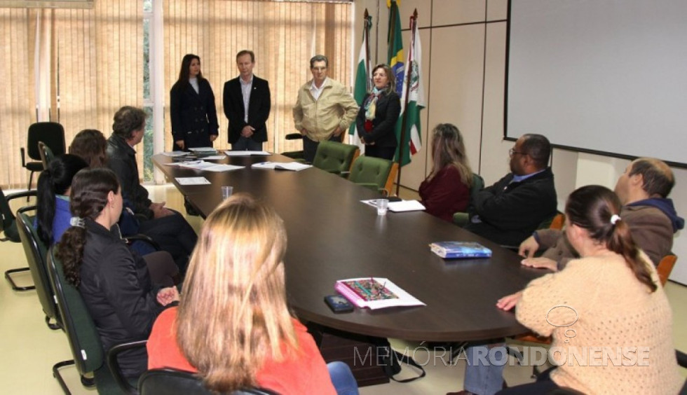 || Posse dos novos conselheiros do Conselho Municipal de Educação, em maio de 2016. Sentados: nenhum identificado. Em pé, da esquerda a direita: professora Marlice Rosani Pruzygodda Gund, presidente do Conselho; prefeito municipal Moacir Froelich; vice-prefeito Silvestre Cottica e professora Marta Salete Bendo - secretária municipal de Educação. 
Imagem: Imprensa PM-MCR - Crédito: Ademir Herrmann - FOTO 16 -
