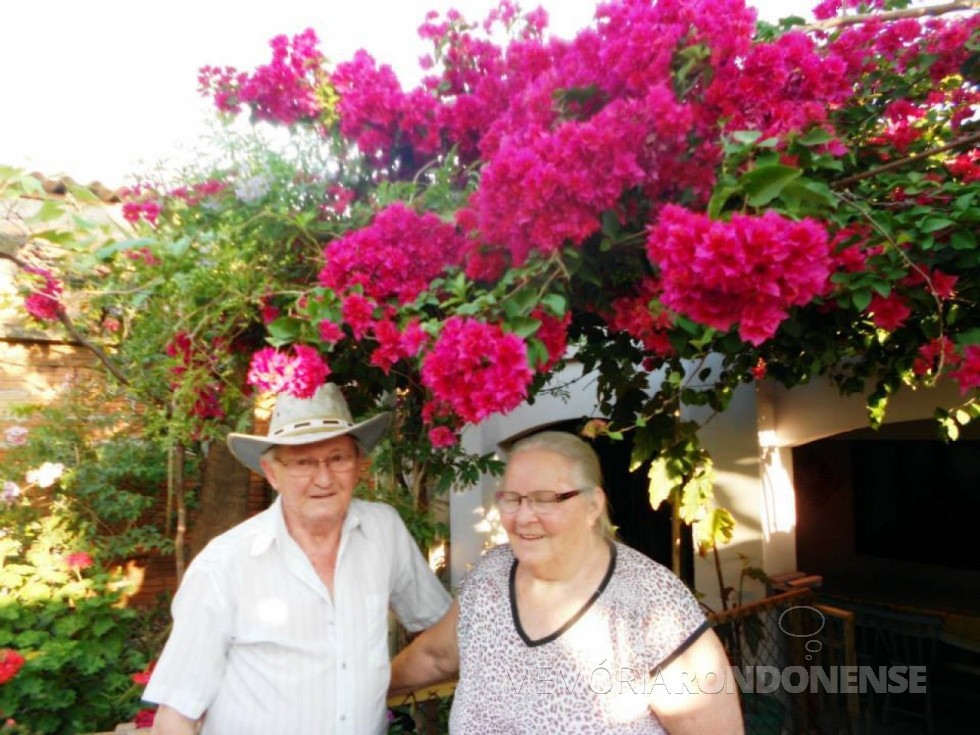 || Casal pioneiro Werno e Erci Huff que chegou a então General Rondon em 25 de Julho de 1951, procedente de Piratuba, SC.
Imagem: Acervo da família - FOTO 2  - 