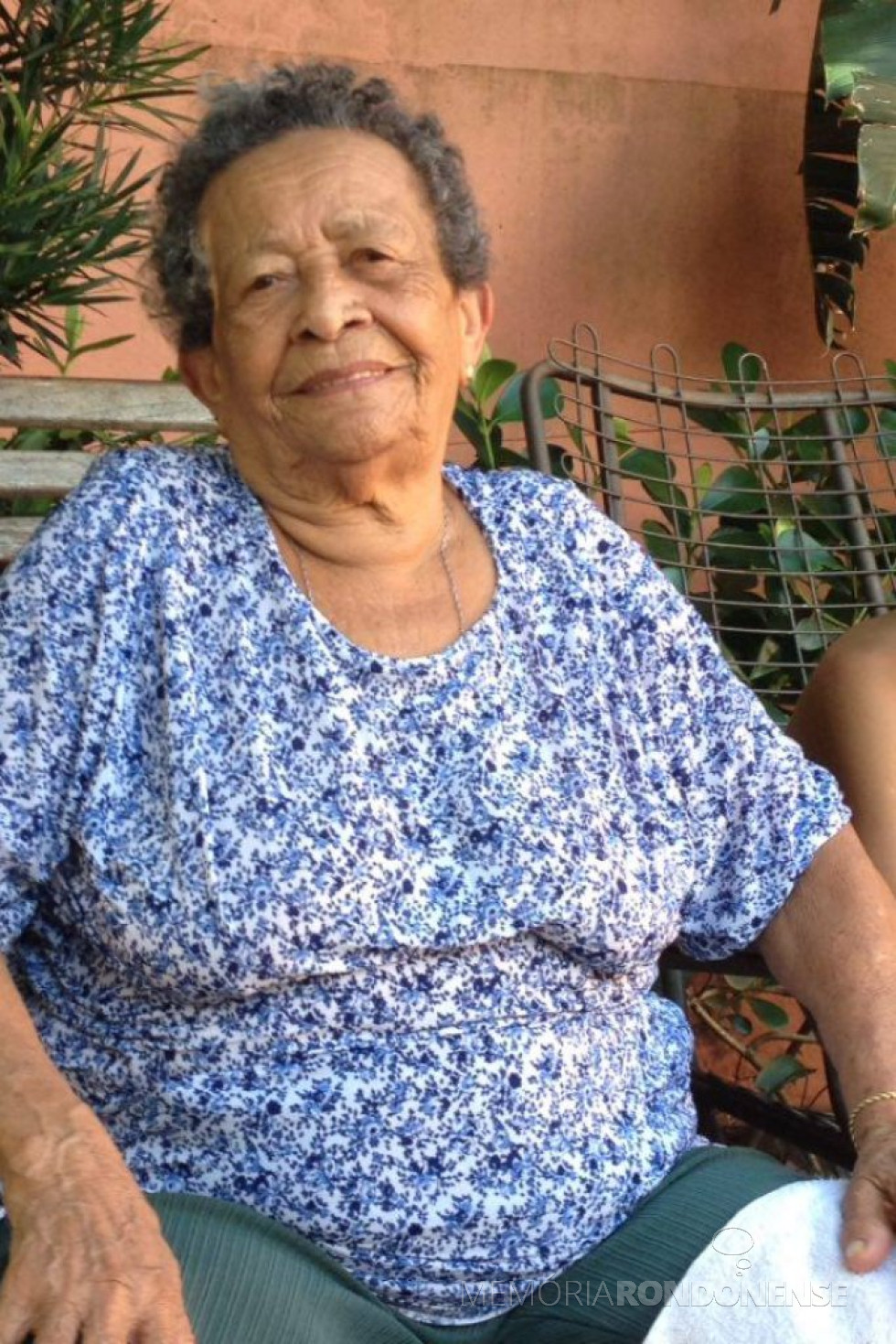 || Pioneira rondonense Amara Antônia Lins, uma das primeiras afrodescendentes a residir em Marechal Cândido Rondon, falecida em junho de 2017.
Imagem: Acervo Mirely Lins Weirich - FOTO 9 -
