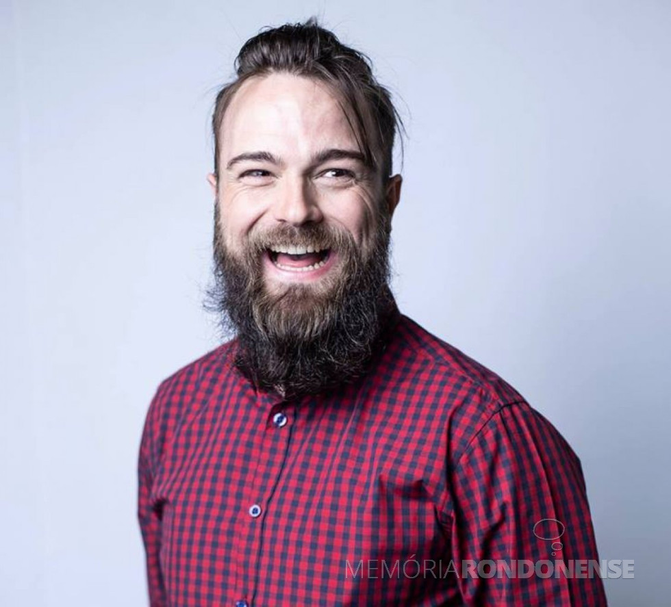 || O ex-rondonense Paulo Roberto Welter, produtor do vídeo sobre aquisição do sotaque de alemão em Marechal Cândido Rondon.
Imagem: Acervo pessoal - FOTO 10 -