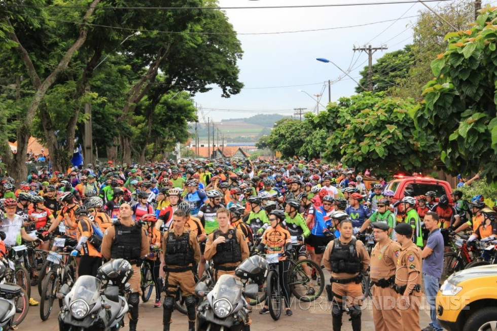 || Flagrante da pré-largada do Circuito Regional de Ciclismo - etapa Marechal Cândido Rondon, em março de 2018.
Acervo: Adetur - Crédito : Clóvis Froehlich - FOTO 13 -