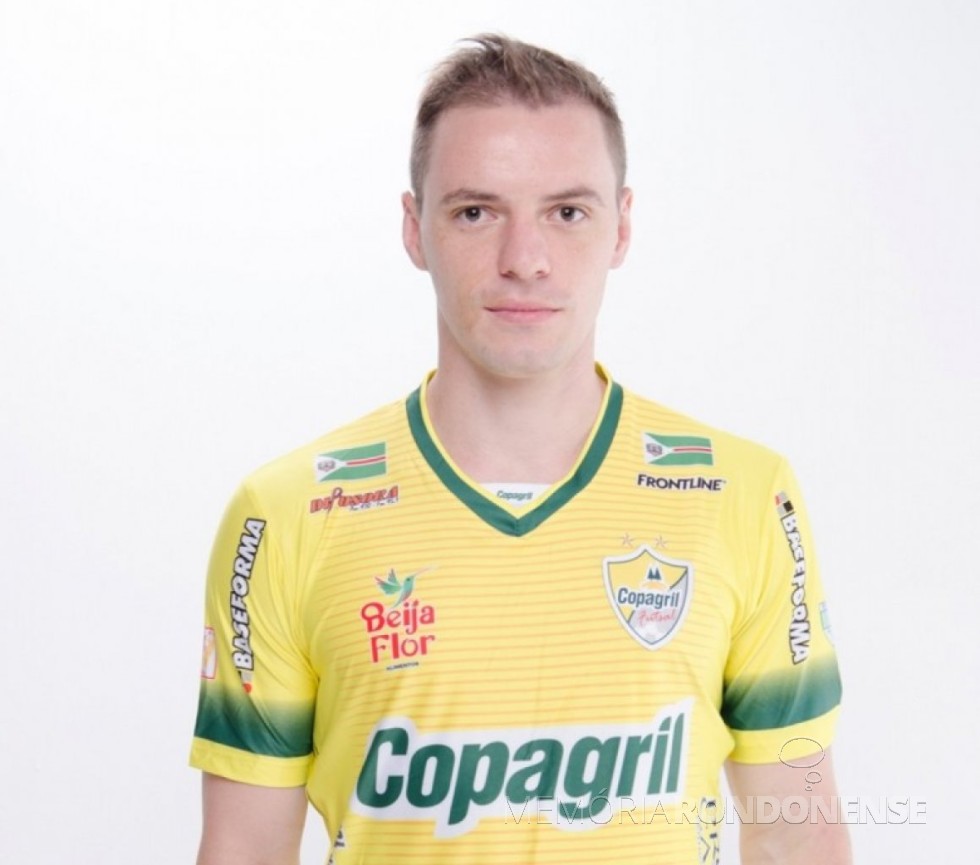 || Atleta Tiago Selbach (pivô) que deixou a Copagril Futsal em março de 2016.
 Imagem: Acervo ligafutsal.com.br - FOTO 14 –