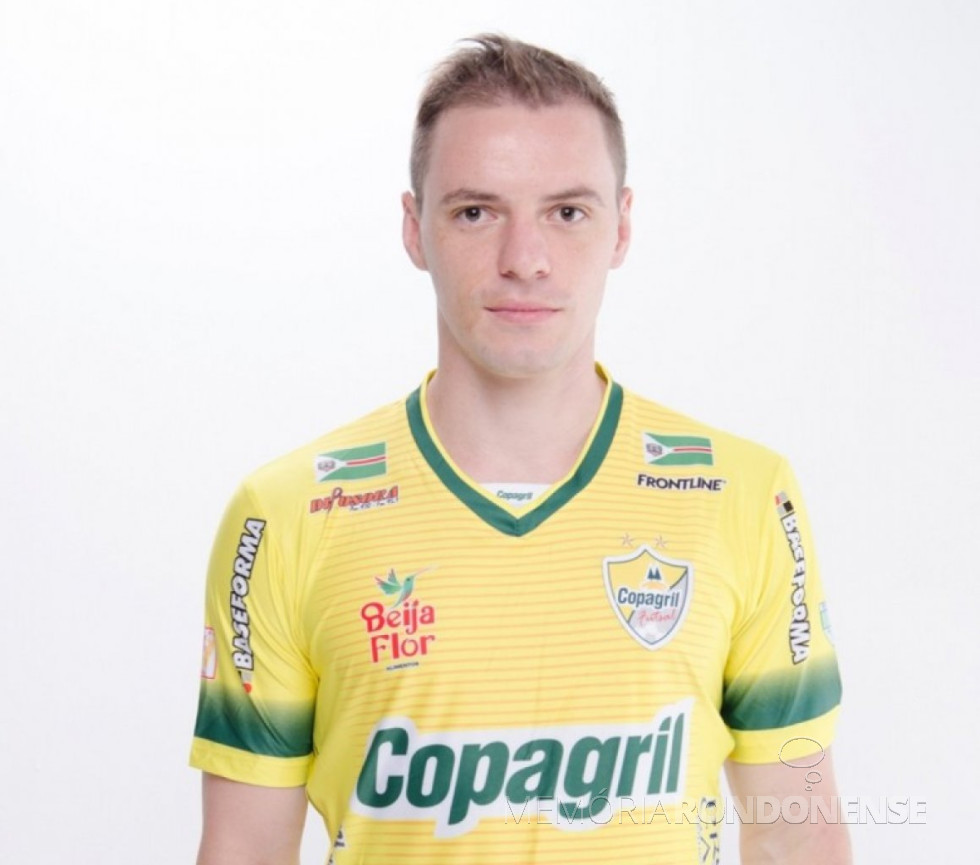 || Atleta Tiago Selbach (pivô) que deixou a Copagril Futsal em março de 2016.
Imagem: Acervo ligafutsal.com.br - FOTO 16 –
