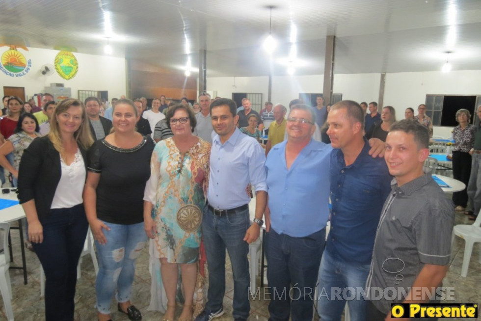 || Comissão provisória do PPL de Marechal Cândido Rondon. Da direita à esquerda: Silvia Mayer, Emanuele Cristine dos Santos, cabo Roseli Schmidt, deputado estadual Marcio Pacheco (PPL), cabo Gilson Trimpler, Charles Hoppen e Leandro Almeida.
Imagem: Acervo O Presente - FOTO 9 -