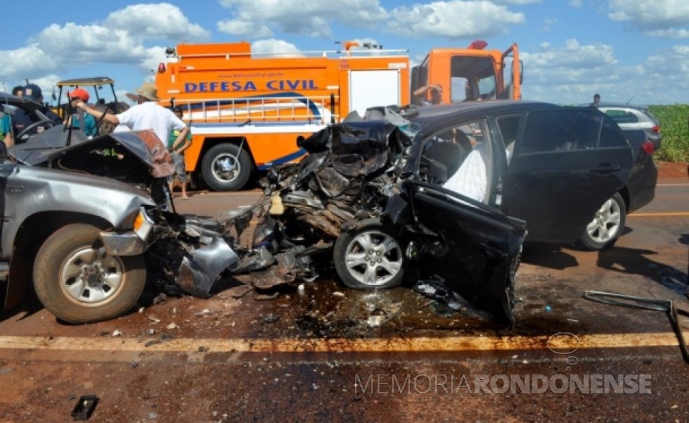 || Veículo (à direita) em que morreu de acidente  em  janeiro de 2012, o deputado Moacir Micheletto. 
Imagem: Acervo CGN.UOL - FOTO 12 -  
