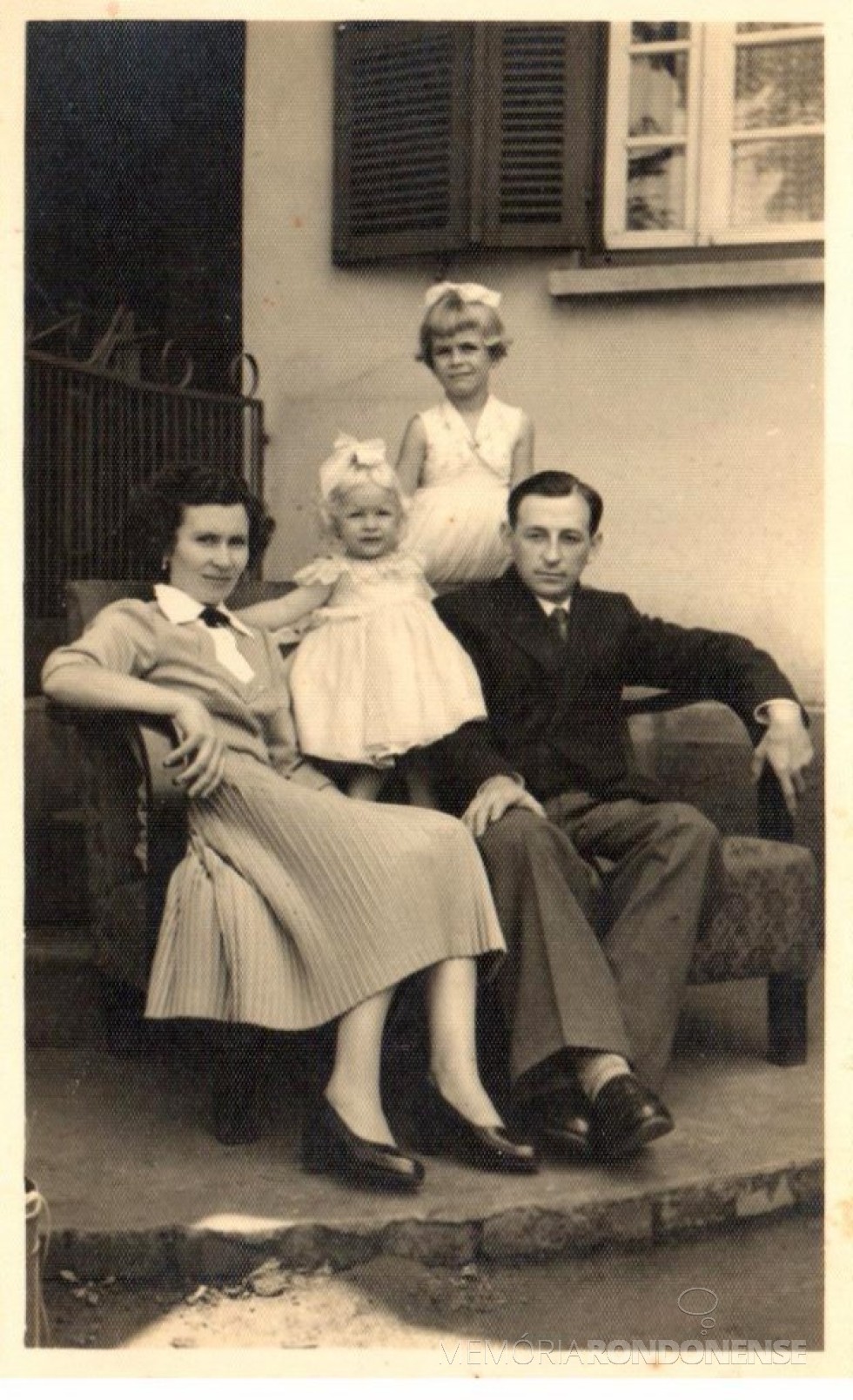 || Casal Arlindo Alberto e Norma (Pöttker) Lamb, com as filhas Mirna e Ledi, que chegou a então Vila de General Rondon, em 26 de maio de 1955. Imagem: Acervo da Família - FOTO 6 - 