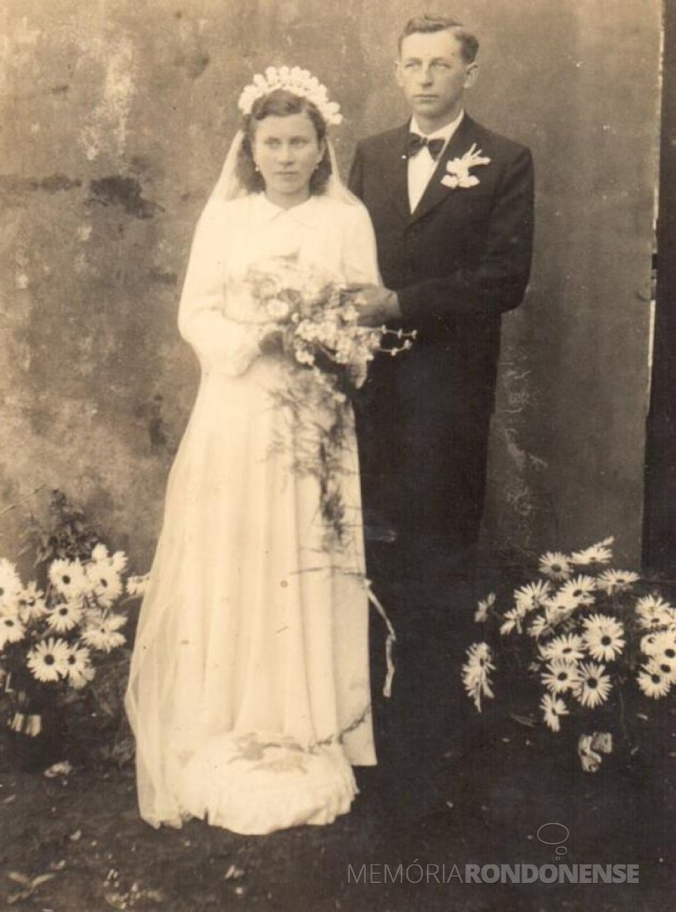 || Os noivos Norma Poetcker e  Arlindo Alberto Lamb. 
Imagem: Acervo da família