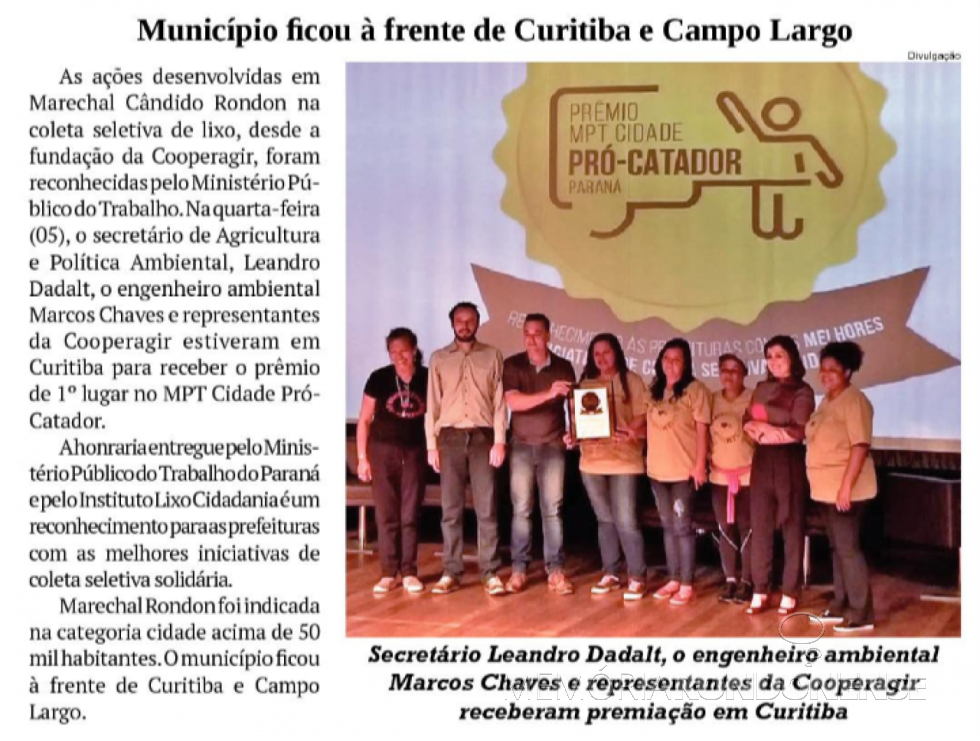 || Destaque do jornal O Presente sobre a premiação de Marechal Cândido Rondon no MPT Cidade Pró- Catador, em dezembro de 2018.
O secretário Municipal de Agricultura e Políticas Ambientais, Leandro Dadalt, é o 3º da esquerda à direita.
Imagem: Acervo O Presente - FOTO 20 -