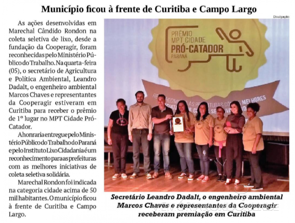 || Destaque do jornal O Presente sobre a premiação de Marechal Cândido Rondon no MPT Cidade Pró- Catador. 
O secretário Municipal de Agricultura e Políticas Aminetais, Leandro Dadalt, é o 3º da esquerda à direita. 
Imagem: Acervo O Presente - FOTO 19 - 