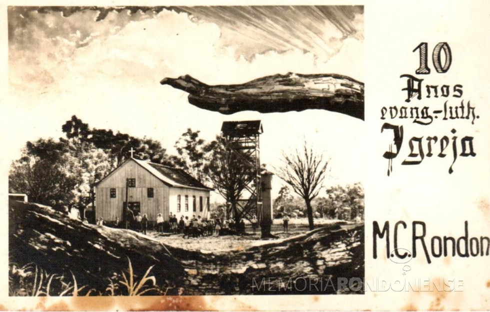 || Primeira igreja em madeira da Comunidade Evangélica Martin Luther, inaugurada em outubro de 1956.
A foto foi produzida pelo fotógrafo rondonense, imigrante alemão, Heribert Joachim Gasa, para a produção do cartão comemorativo aos 10 anos da igreja.
Imagem: Acervo Família Seyboth - Crédito: Heribert Hans-Joachim Gasa - FOTO 1 -