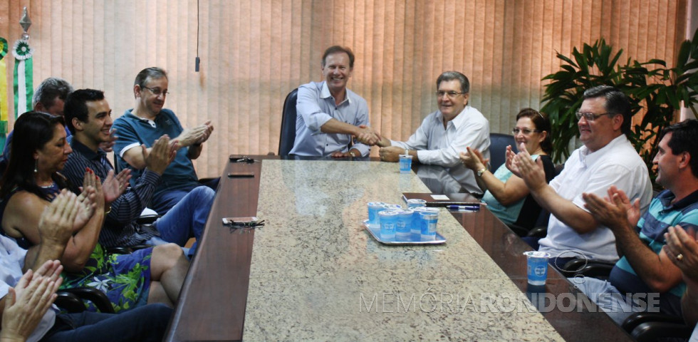 || Momento da transmissão de cargo ao vice-prefeito municipal Silvestre Cottica, em 02 de janeiro de 2016.
Da esquerda para a direita : Elveni (Maria) Capitani Turmina, secretária municipal de Saúde; Ronaldo Pohl, secretário municipal de Agricultura e Políticas Ambientais; vereador João Marcos Gomes, presidente da Câmara Municipal de Marechal Cândido Rondon, prefeito municipal Moacir Froelich, vice-prefeito municipal Silvestre Cottica e esposa, Altair Genz, secretário municipal de Administração; e vereador Adriano Cottica.
Imagem: Acervo Imprensa PM-MCR
Crédito: Ademir Herrmann - FOTO 12 -