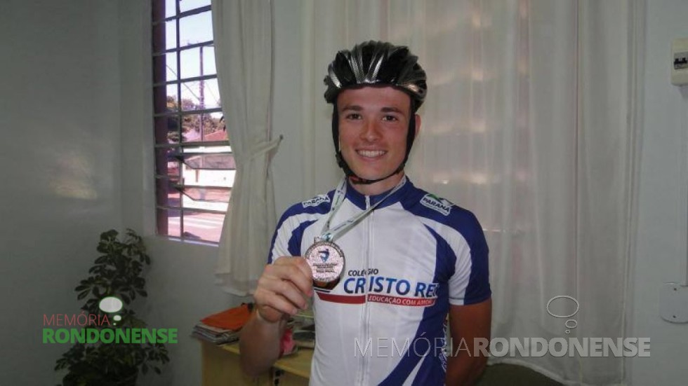 ||Ciclista rondonense Jorge Matheus Dickel , premiado em novembro de 2013. 
Imagem: Acervo O Presente - FOTO 3 -