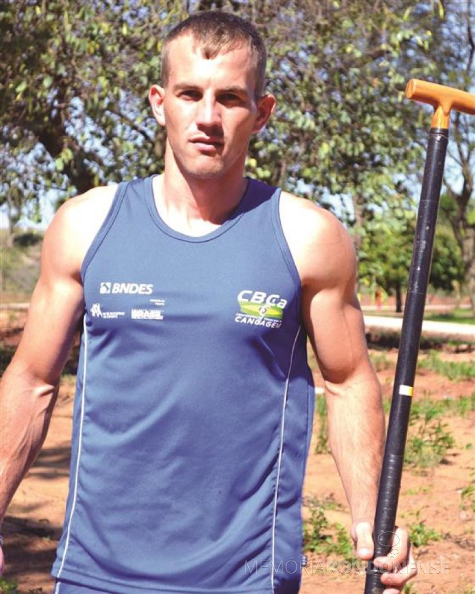 || Canoísta Fabionei Rauber , de Entre Rios do Oeste, que participou de evento esportivo nos Estados Unidos, em setembro de 2014.
Imagem: Acervo O Presente - FOTO 15 -