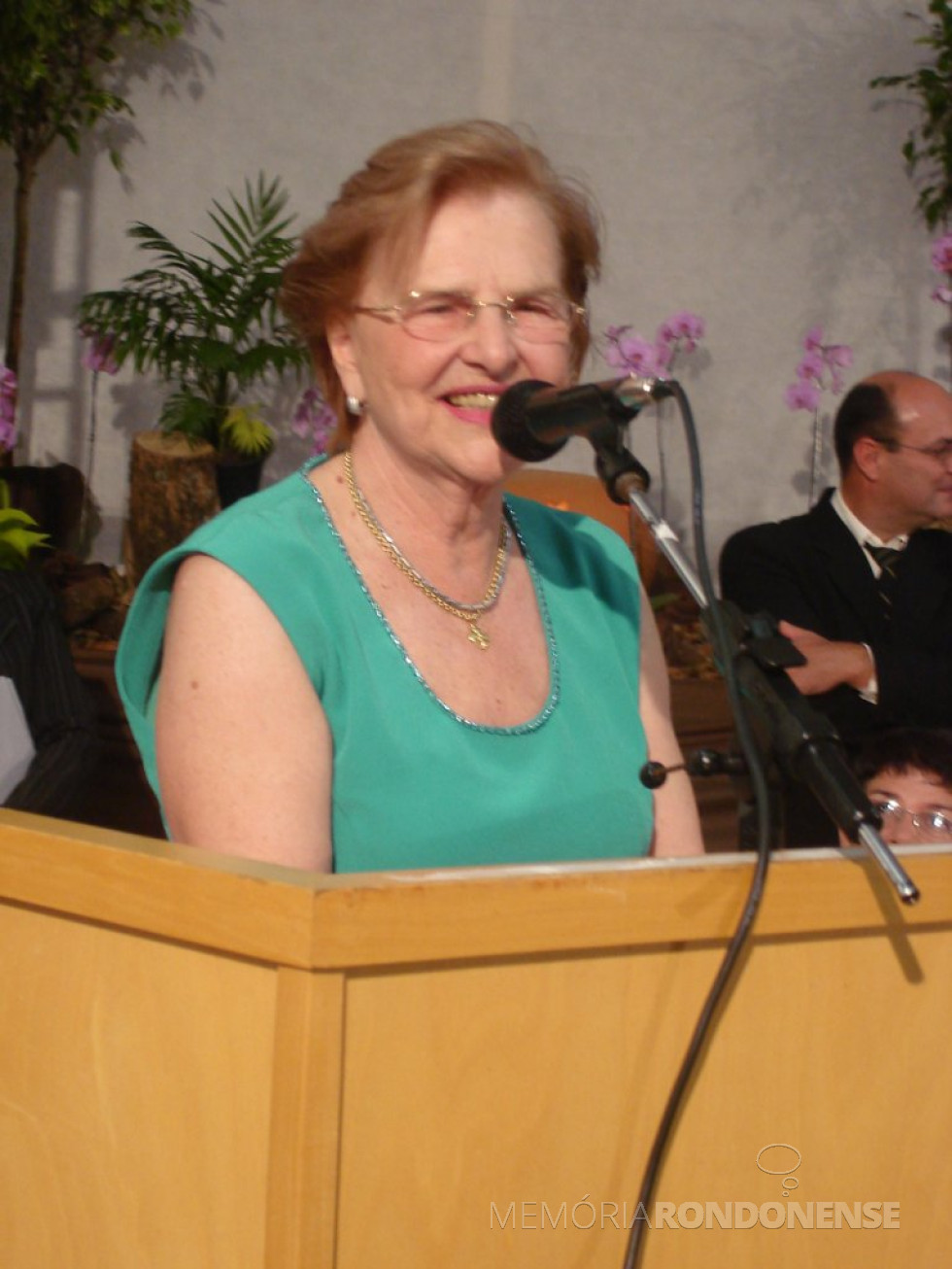 || Homenageada médica-pediatra Zilda Arns Neumann em seu agradecimento pela homenagem recebida do Poder Público de Marechal Cândido Rondon.
Imagem: Acervo Memória Rondonense - FOTO 9 -