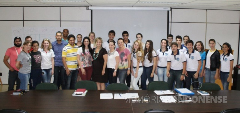 || Composição do primeiro Conselho Municipal da Juventude de Marechal Cândido Rondon, escolhido em dezembro de 2015.
Imagem: Acervo Imprensa PM-MCR - Crédito: Ademir Herrmann – FOTO 15 -