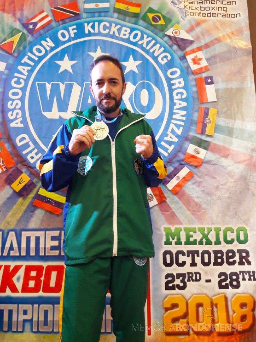 || Adrian Alaver Fernandes com a sua medalha de ouro conquistada na cidade do México. 
Imagem: Acerco Comunicação Copagril - FOTO 23 - 