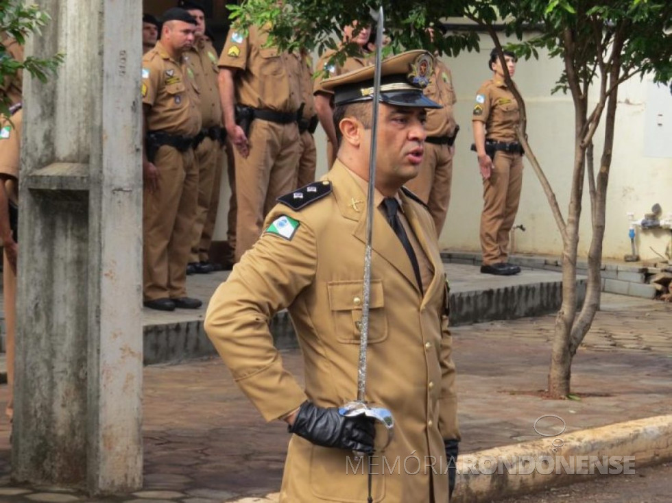 || Tenente QOPM Daniel Zambon durante a solenidade de sua posse no comanda da 2ª Cia. da Polícia Militar do Estado do Paraná, com sede na cidade de Marechal Cândido Rondon, em maio de 2019.
Imagem: Acervo O Presente - Crédito: Joni Lang - FOTO 11 -