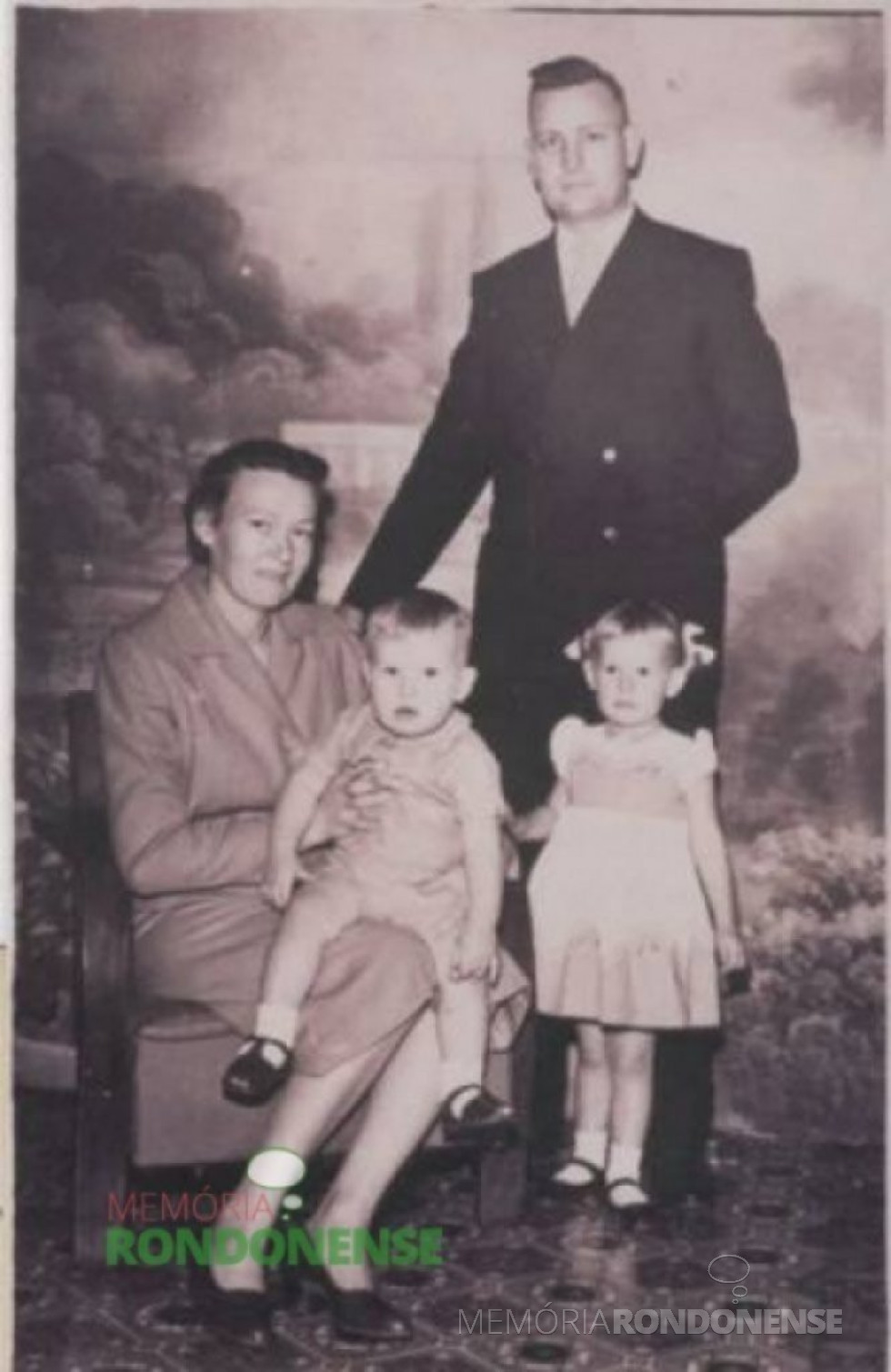 || Pastor Ottmar Wehr com sua esposa Jutta e filhos. 
Imagem: Acervo PIB Rondon - FOTO 1 –