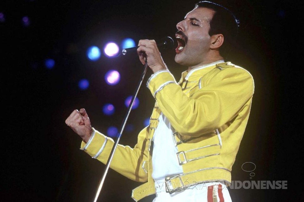 || Músico  anglo-africano Freddie Mercury falecido em novembro de 1991. 
Imagem: Acervo Evening Standard - FOTO 4 -
