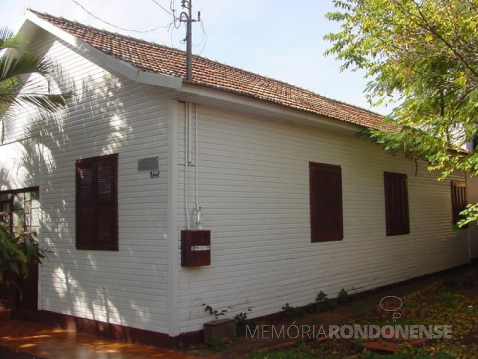 || Outro detalhe da fachada externa da residência construída pelo pioneiro Henrique Afonso Sturm, em 1956. 
Imagem: Acervo Rafael Sturm - FOTO 9 –