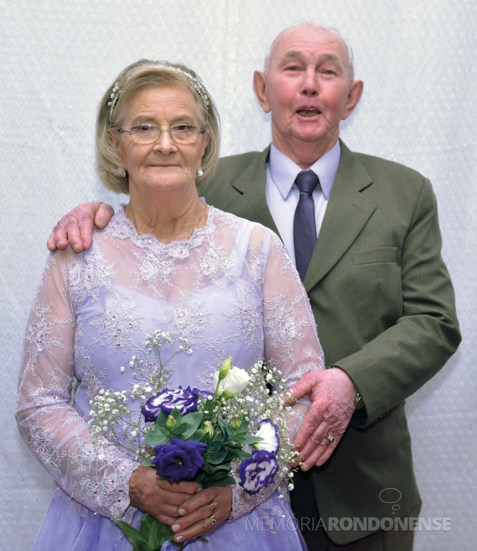 || Casal Sibila e Arneldo Krampe que comemorou Bodas de Diamante, em julho de 2016.
Imagem: Acervo O Presente - FOTO 18 -