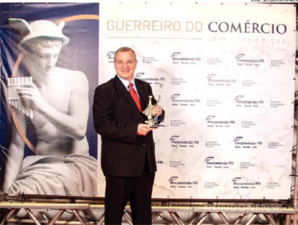 || Empresário rondonense Gerson Jair Froehner com o troféu 