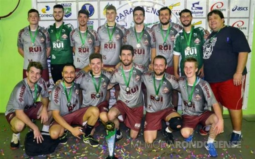 || Equipe de handebol masculino Colégio Rui Barbosa/Marechal Cândido Rondon que conquistou o 3º lugar no Campeonato Paranaense de Handebol Adulto Chave/Bronze, em agosto de 2016.
Da direita para esquerda em pé: Eduardo Kottitz (Du), Matheus Henrique Arndt, Djonata Henrique Cerny, Charleo Ruan Schneider, Marco Antônio Hoffmann Nacke (Nacke), Douglas Renan Friedrich (Nico), Fernando Daniel Heinz Volpato (Gudo) e Rodrigo André Zart (Nonucho).
Agachados: Cassiano Miguel Vorpagel (Cassi), Guilherme Henrique dos Santos Gouvea (Gui), Luiz Roberto Leonardo (Japa), Djonatan Paulo de Moraes Cusin, Derli Ozir Stein e Lucas Matheus Urbanski (Alemão).
Imagem: Acervo O Presente - FOTO 14 -
