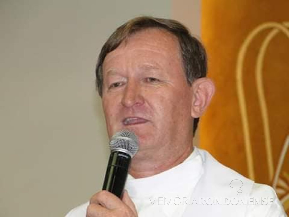 || Padre Odilo Hoepers, rondonense, ordenado em dezembro de 1989.
Imagem: Acervo pessoal - FOTO 7 -