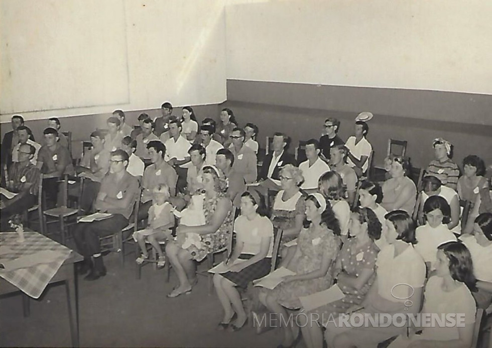 || Participante do 1º Cursos para Líderes 4-S, de Marechal Cândido Rondon, em dezembro de 1969.
Na última fila, junto a parede, de camisa escura e óculos, é Harto Viteck.
Imagem: Acervo Valdemar Eduardo Kaiser - FOTO 7 -