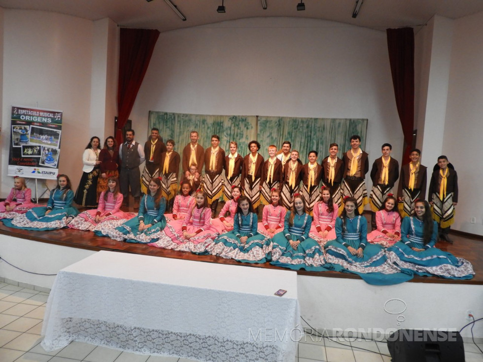 || Grupo musical do CTG Tertúlia do Paraná que se apresentou nas festividades do 26º aniversário de Quatro Pontes.
Imagem: Acervo Imprensa PM-Quatro Pontes - Crédito: Vanderleia Kochepka - FOTO 11 -