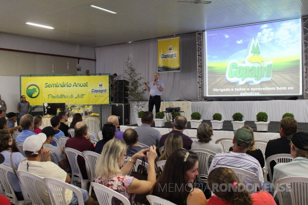 || Ricardo Silvio Chapla, diretor-presidente da Copagril procedendo a abertura do Seminário Anual de Produtores de Leite 2018. 
Imagem: Acervo Imprensa - Copagril  - Crédito Carina Ribeiro - FOTO 30  -