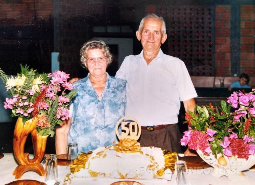 || Casal Ervina e Reinoldo Roberto Wulff, em fotografia tirada na comemoração de suas Bodas de Ouro, em fevereiro de 1990. 
Imagem: Acervo Davi Wulff - FOTO 1 -